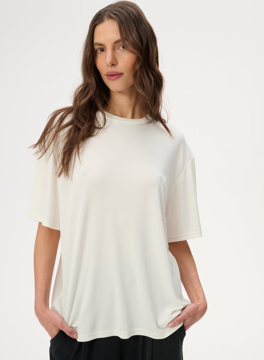 T-shirt z delikatnej dzianiny w kolorze ecru - Ariana
