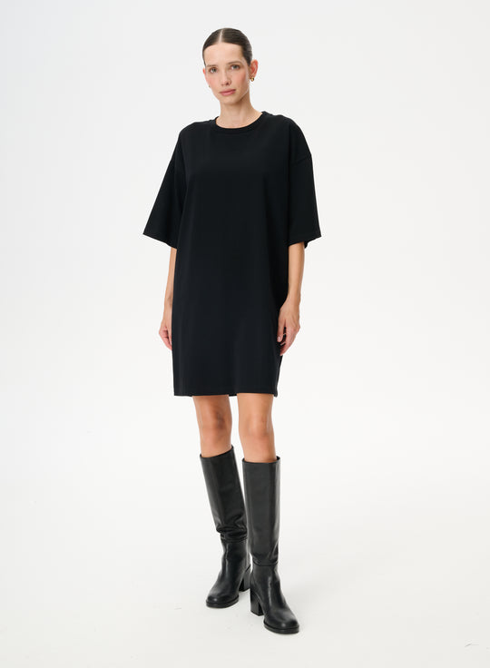 Sukienka mini o kroju t-shirtu w kolorze czarnym - Victoria