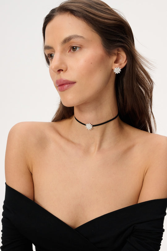 Choker kształcie gwiazdki zdobione kryształkami Preciosa - Macy